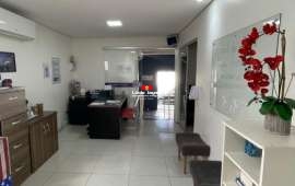 Casa com ponto comercial Para Comprar no Jardim Alexandrina